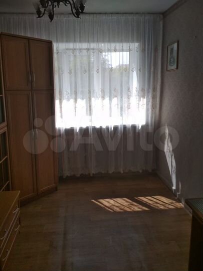 Комната 10,6 м² в 5-к., 2/2 эт.