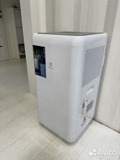 Кондиционер мобильный Electrolux eacm-09 XN/N6