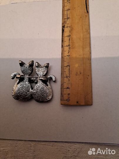 Брошь Кошки