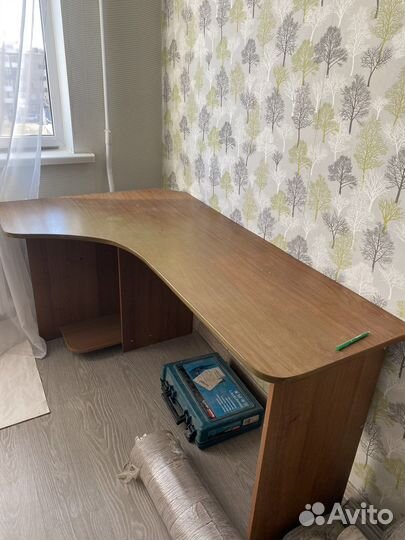 Угловой письменный стол