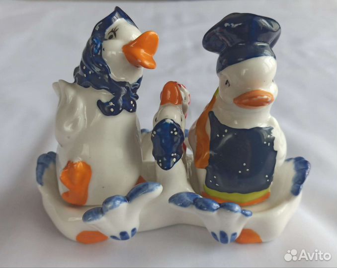 Солонка и перечница на подставке набор