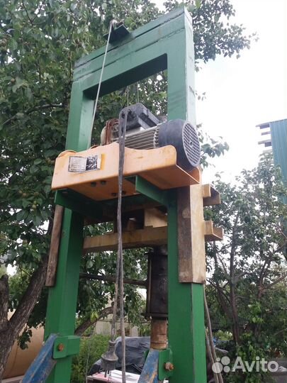 Малогабаритная установка буровая для скважен