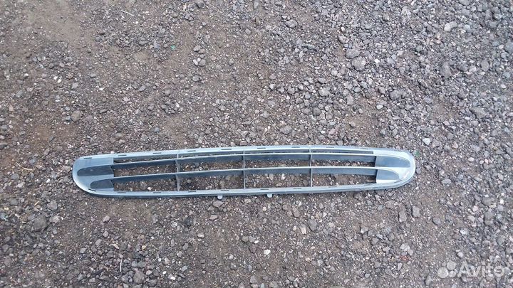 Решетка переднего бампера Ford Mondeo 96-00