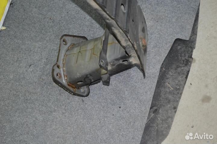 Усилитель переднего бампера Mazda