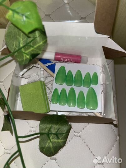 Накладные ногти с дизайном