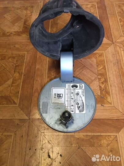 Лючок бензобака Ford focus 1