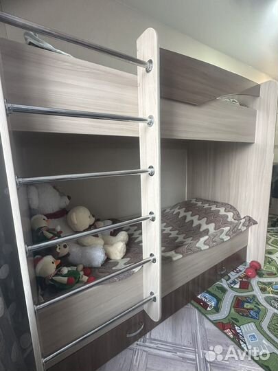 Двухъярусная кровать