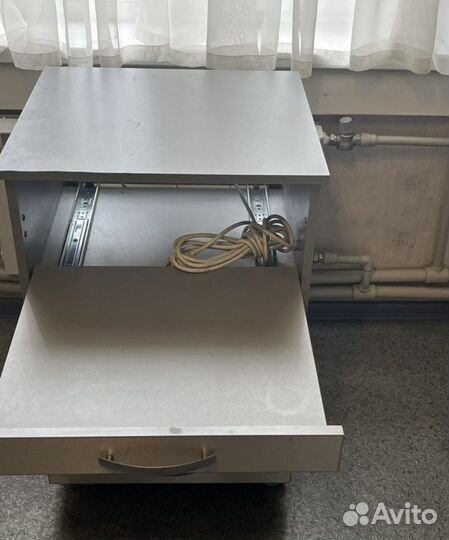 Педикюрная тумба, косметологическая