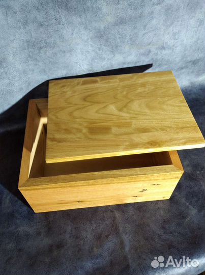 Деревянная шкатулка