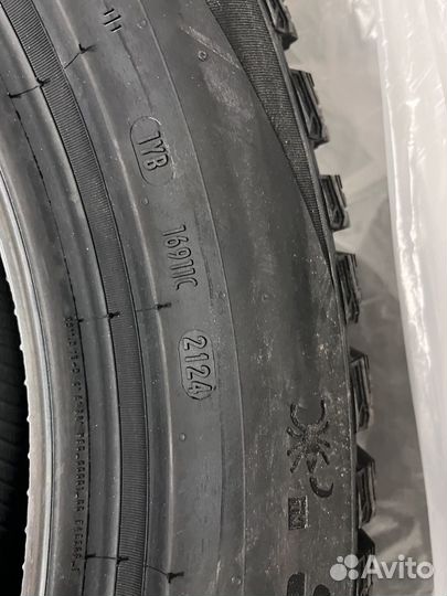 Pirelli Scorpion Ice Zero 2 255/50 R20