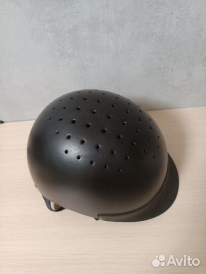 Бриджи,перчатки,щётки и ботинки для конного спорта