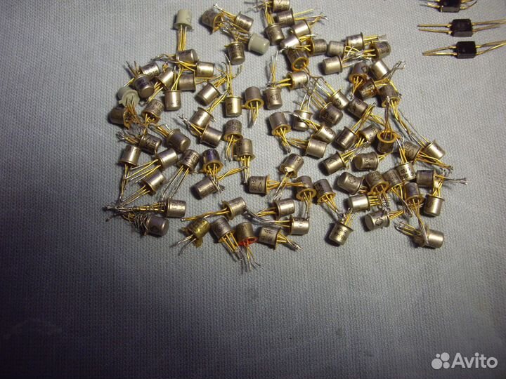 Микросхемы. Транзисторы. Позолочены