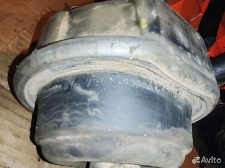 Подушка кпп двигателя фольксваген т-4