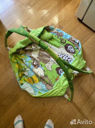 Развивающий коврик с игрушками