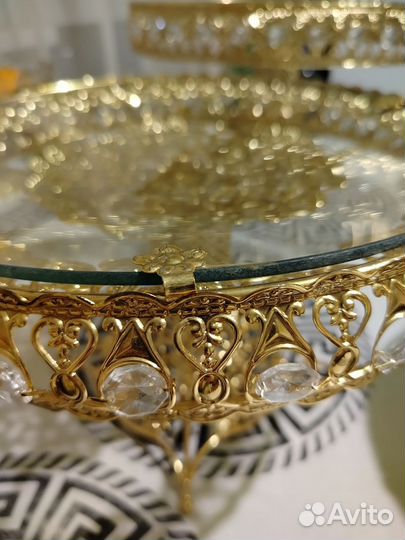 Тортовница на ножке