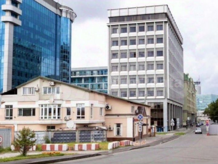 Здание, 930 м²