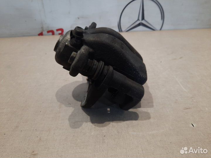 Суппорт задний правый Bmw 120 E87 N46B20B 2007