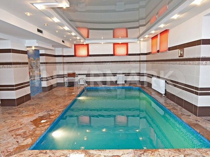 Дом 690 м² на участке 29 сот.