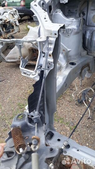 Трос капота toyota voxy AZR60