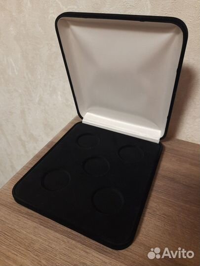 Футляр на 5 монет в капсулах 46х46 мм черный