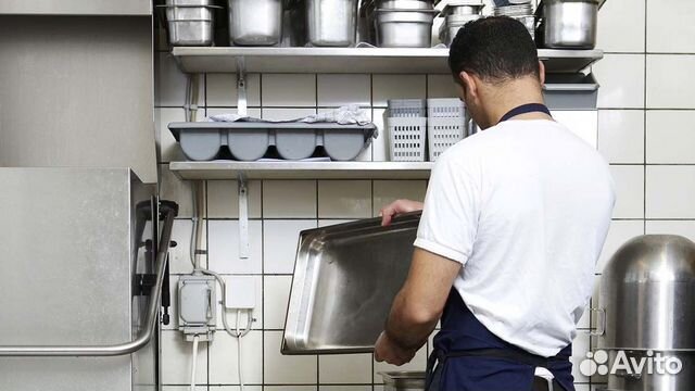 Кухонный рабочий с проживанием