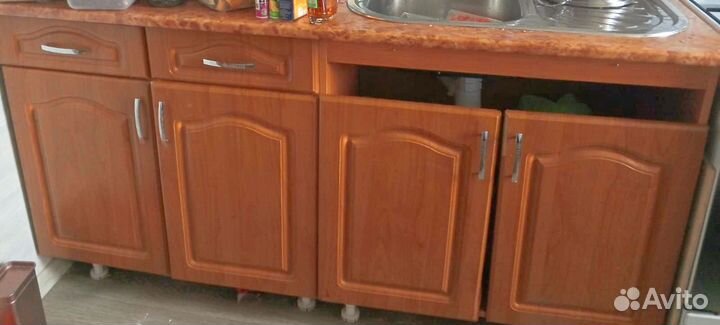 Продам мебель на кухню и газовую плиту gefest