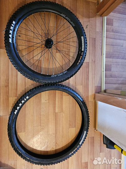 Много запчастей для велосипеда