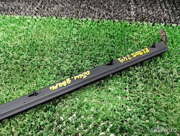 Молдинг стекла внутренний задний левый Toyota venza