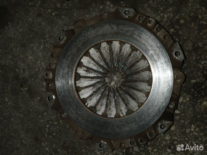 Корзина сцепления и диск Мицубиши Каризма