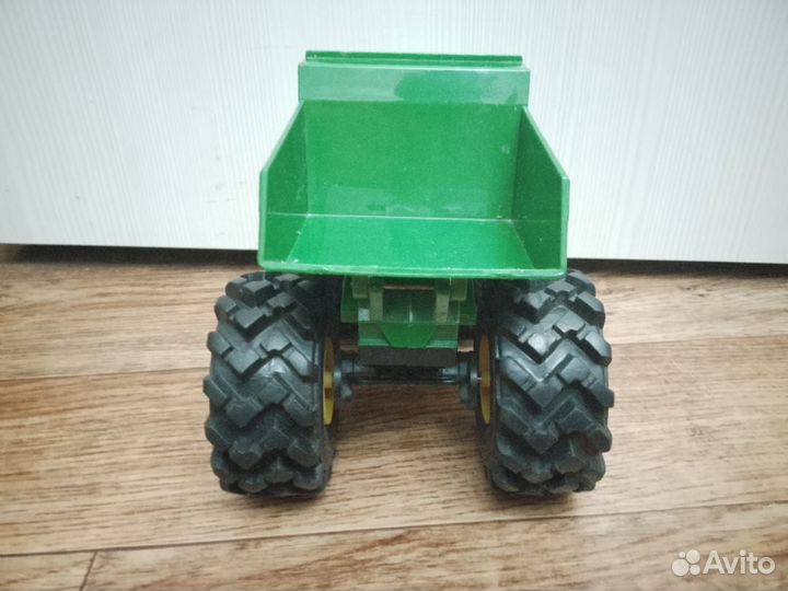 Игрушечный грузовик