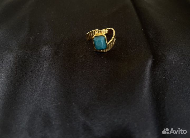 Кольцо с камнем