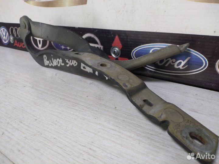 Петля капота передняя левая Peugeot 308 2009