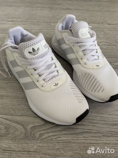 Кроссовки женские adidas 37 размер