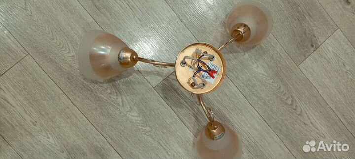 Продам люстру