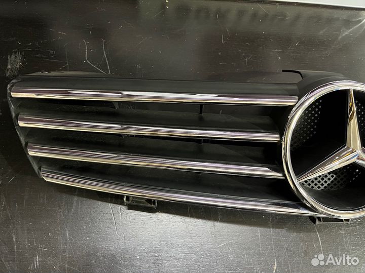 Решетка радиатора Мерседес w219 cls350