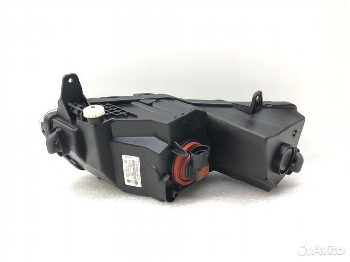 Фара противотуманная передняя левая Volkswagen