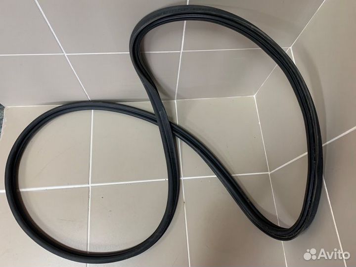 Уплотнительная резинка двери багажника задняя