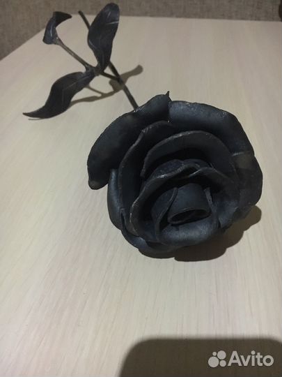 Роза кованая