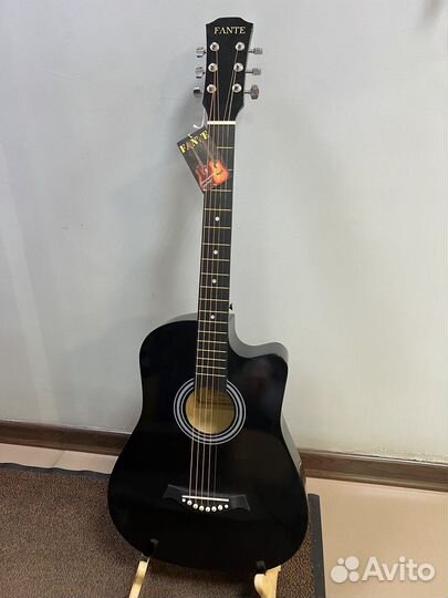 Акустическая гитара