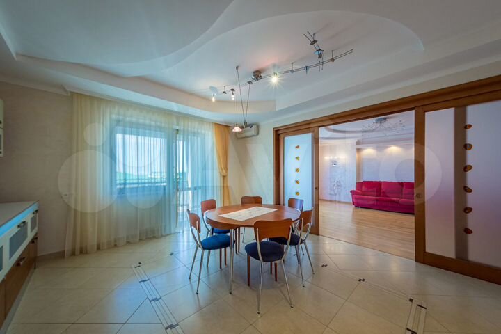 2-к. квартира, 127 м², 2/4 эт.