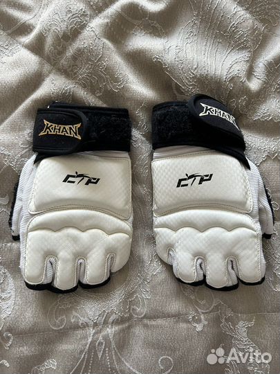 Перчатки для единоборств