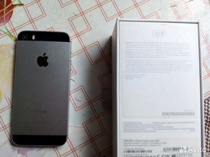 Телефон iPhone 5 SE