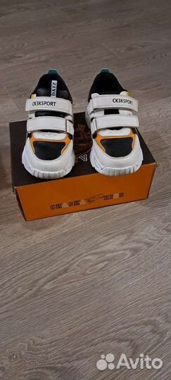 Кроссовки для девочки