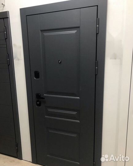 Дверь входная в квартиру