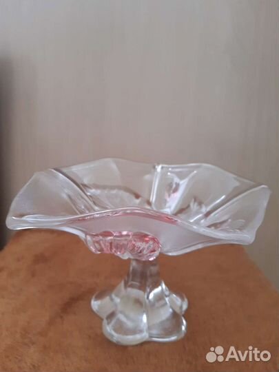Ваза для фруктов на ножке стекло