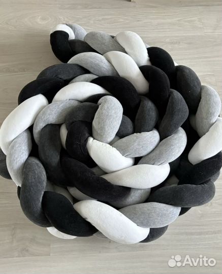 Бортик на кроватку