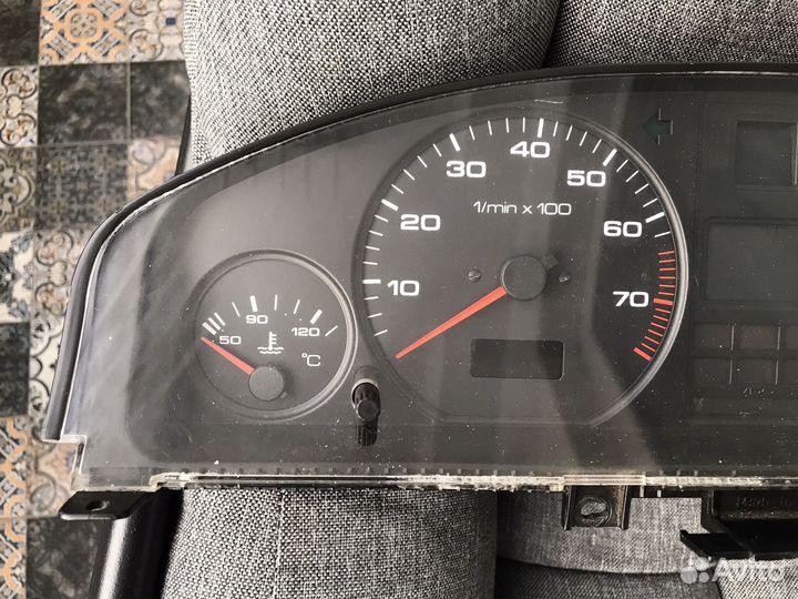 Приборная панель Audi 100 c3