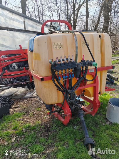 Опрыскиватель навесной 800