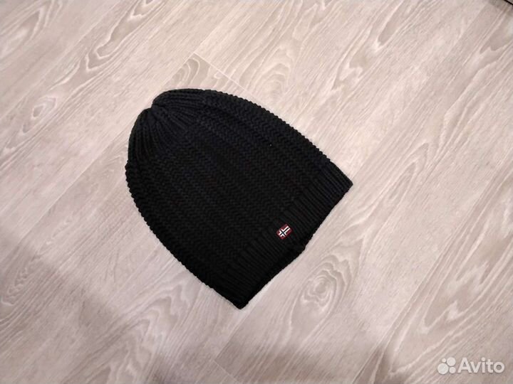Вязаная шапка мужская