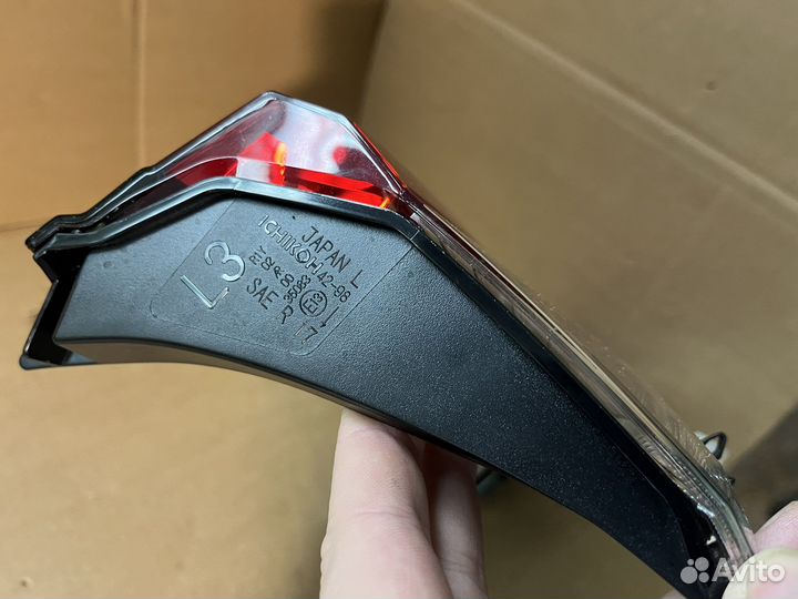 Задний левый фонарь в крышку Toyota RAV4 xa 50